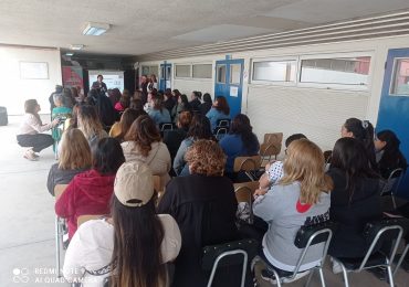 Fosis entrega charla y capacitacion a alumnas Fundacion Cadel sede Melipilla